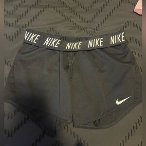 NIKE WOMENS ATHLETIC SHORTS